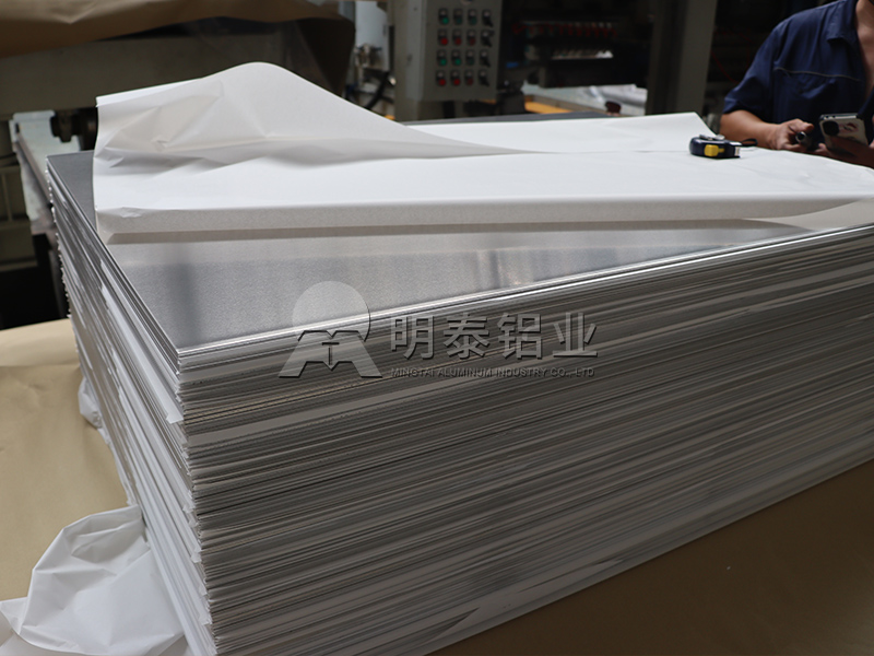 乘用汽车料用5182铝板：轻量化与高性能的优良之选